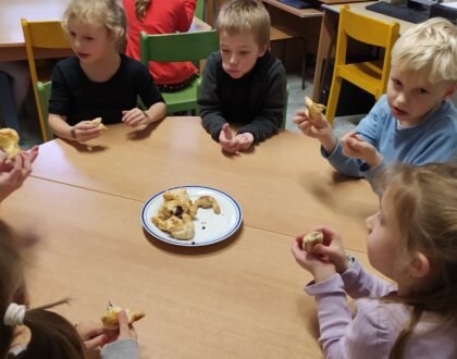 Pečení svatomartinských rohlíčků ve školní družině